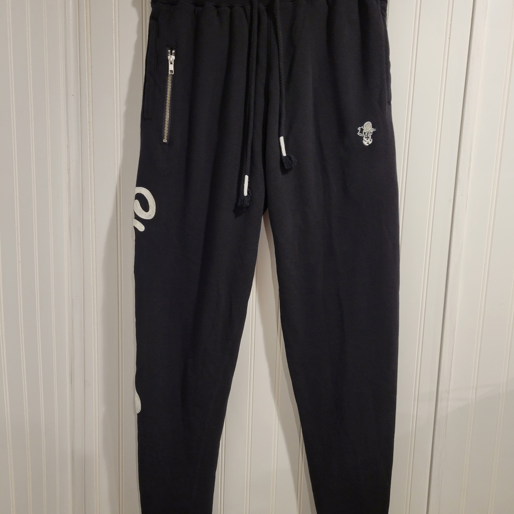 Strivers Row Medium Black Joggers